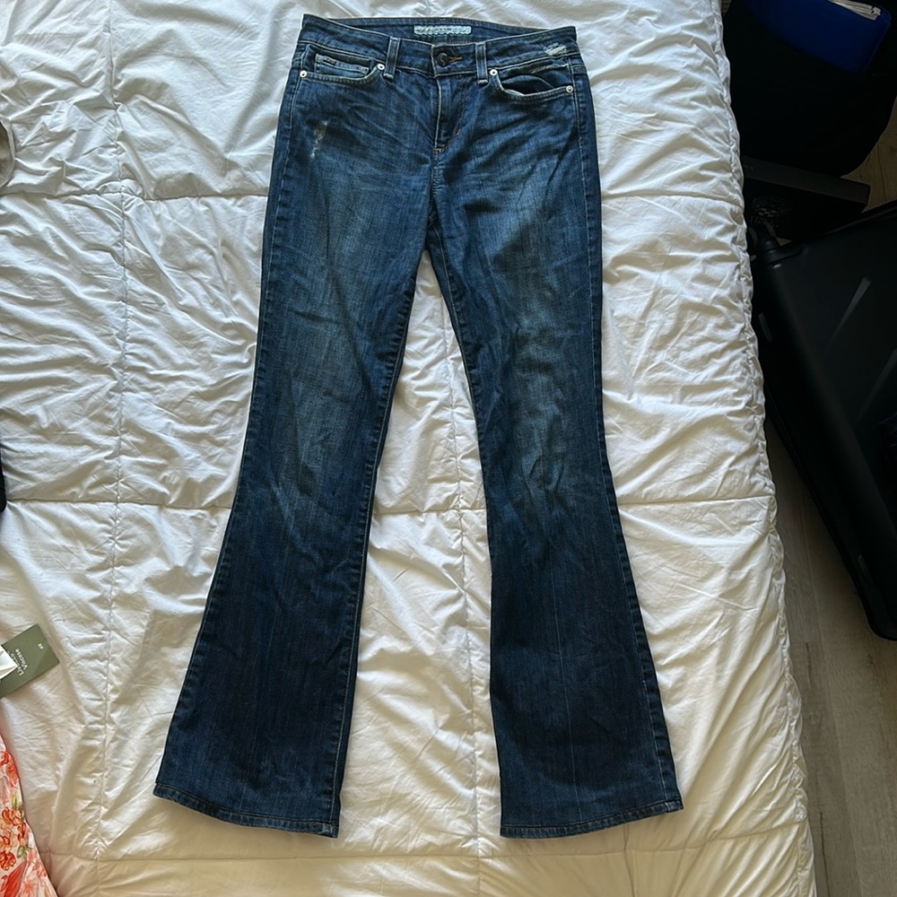JOES size 26, “Muse” fit. Mid rise, bootcut